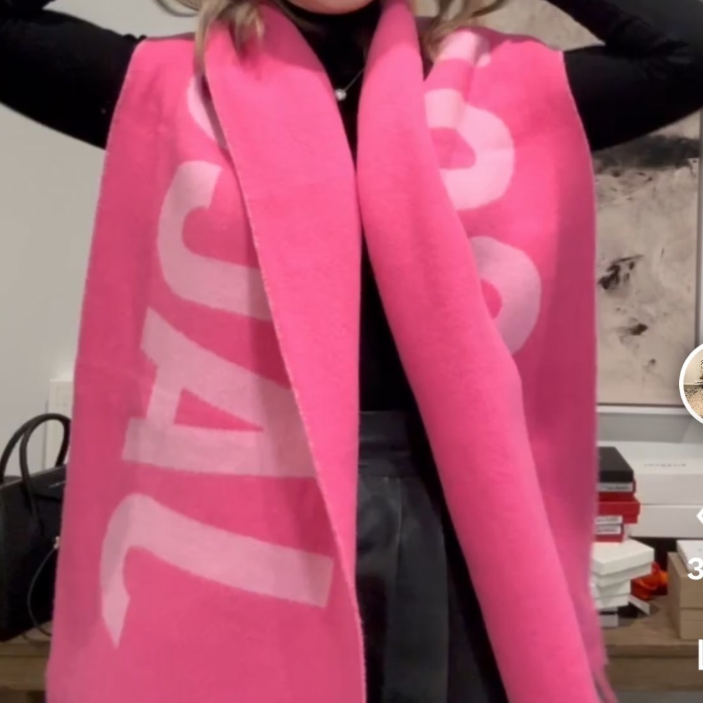 Jacquemus Pink Fringe Logo Scarf - Picture 12 of 14